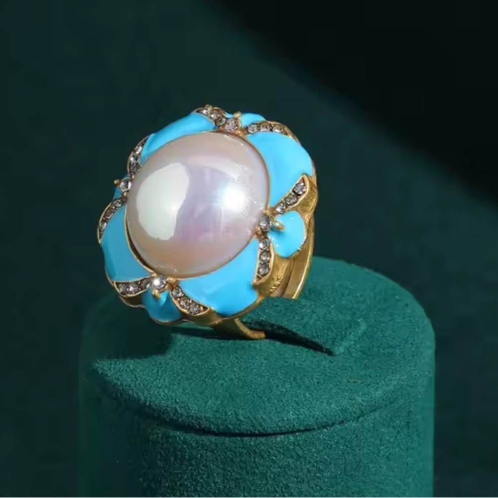 Royal Heirloom Ring Lustrous Pearl in Turquoise Petals & Golden Brilliance